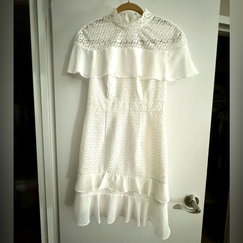 Monique Lhuillier Wedding/Engagement Dress 4 Small EUC